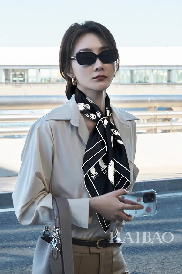 Chanel - Шелковый шарф с принтом