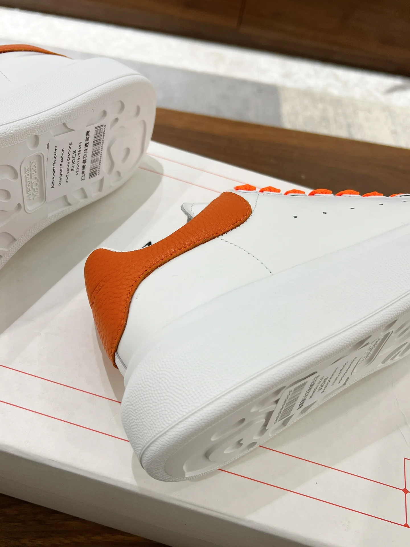 Скейтбордные кроссовки McQueen 2024 — оранжевые