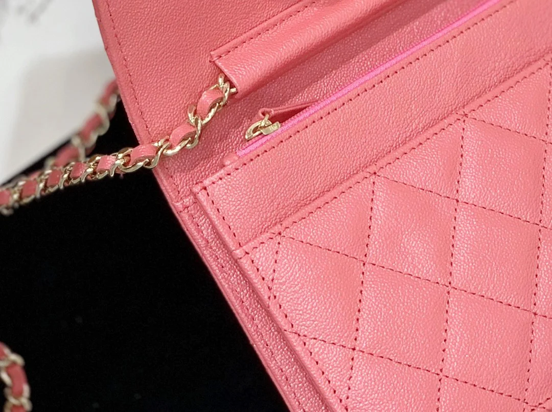 Пряжка Chanel WOC с узором ?Кунжут? из светлого золота