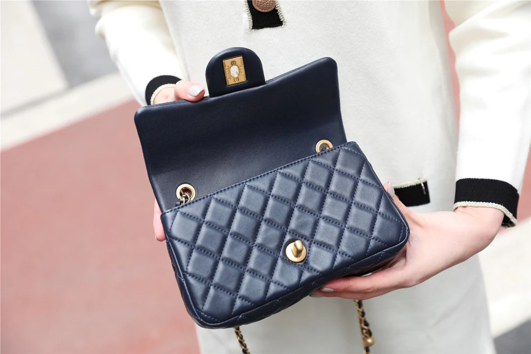 Сумка Chanel Golden Ball Flap Bag 2020 года - 20 см