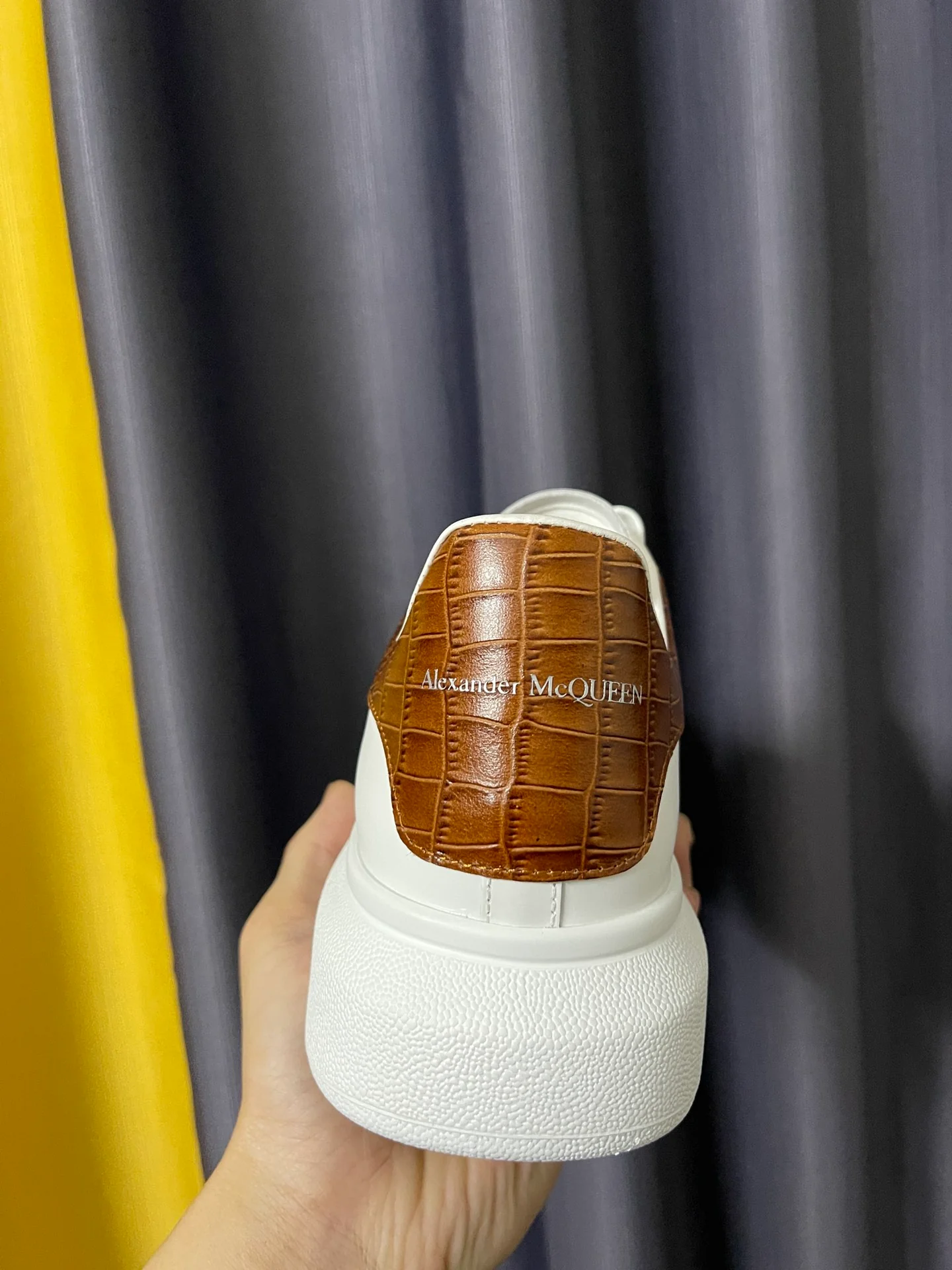Классические белые кроссовки McQueen - унисекс - карамельный узор под крокодиловую кожу - премиум-издание
