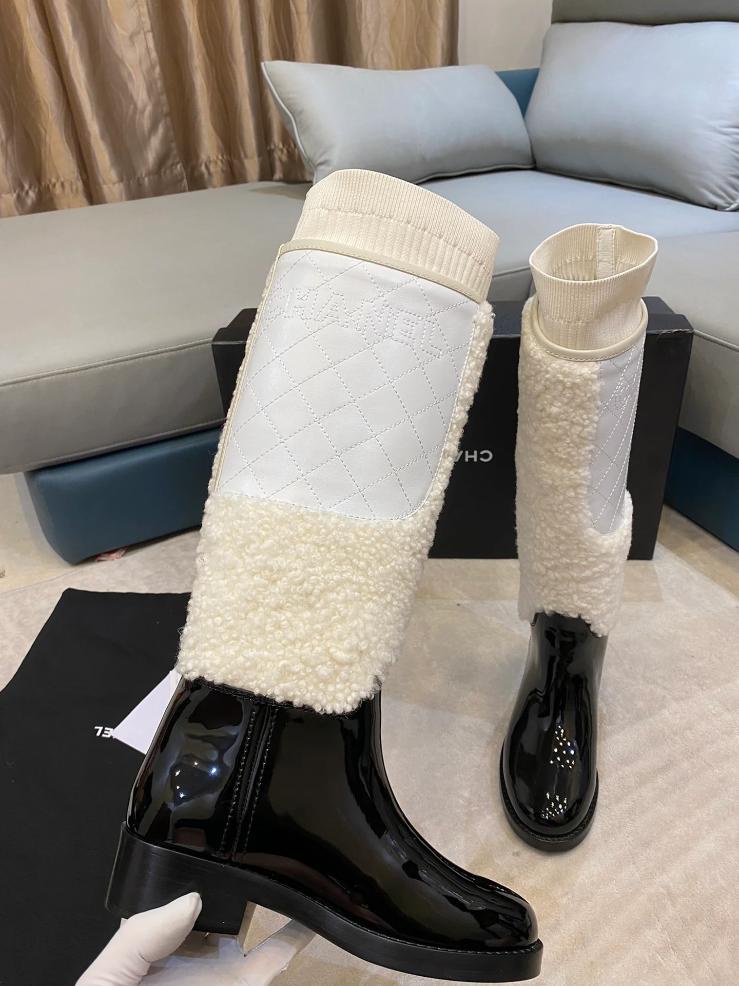 Новинка 2022 года от Chanel - Кожаные сапоги - Замшевые