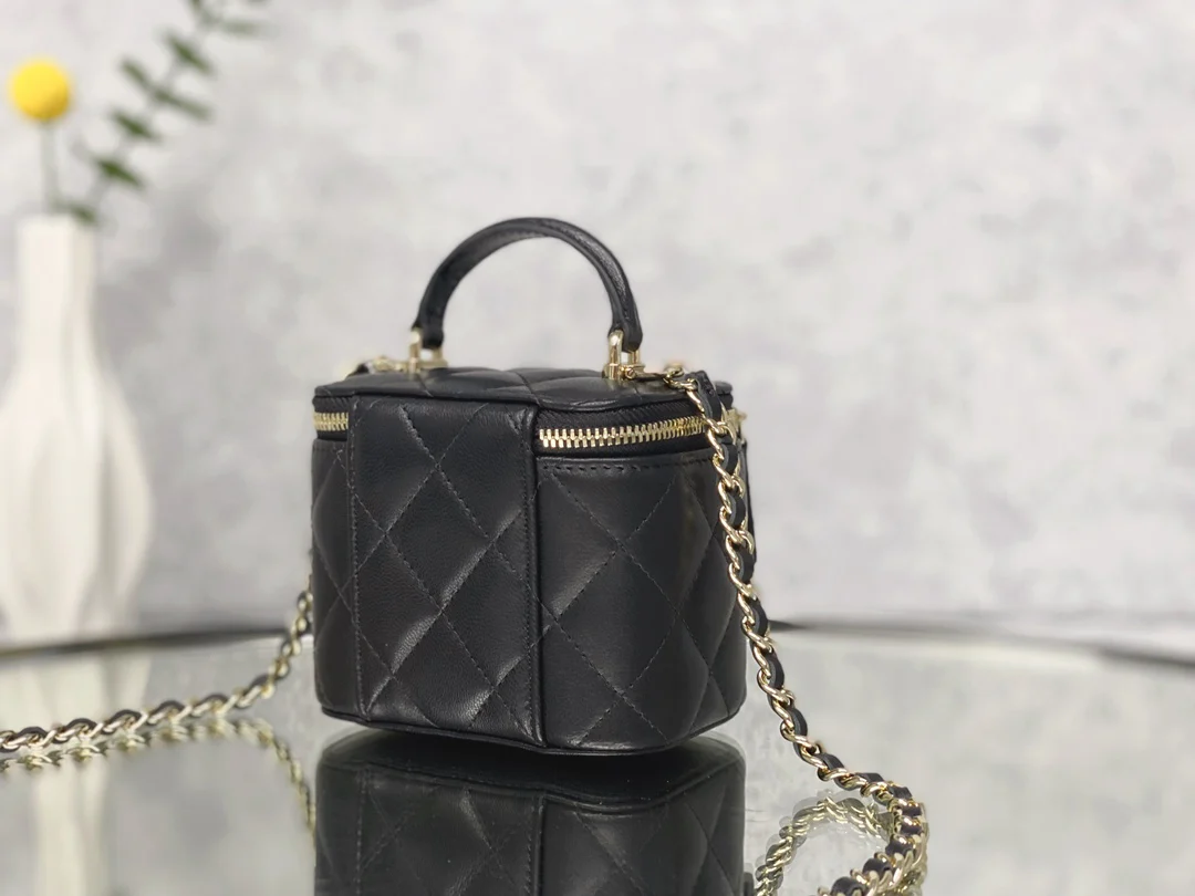 Футляр для помады Chanel 2022 года — маленькая коробочка — черный