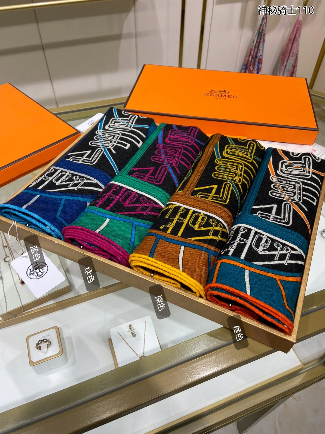 Шарф Hermes ?Таинственный рыцарь? — 110 см — 70% кашемир — 30% шелк