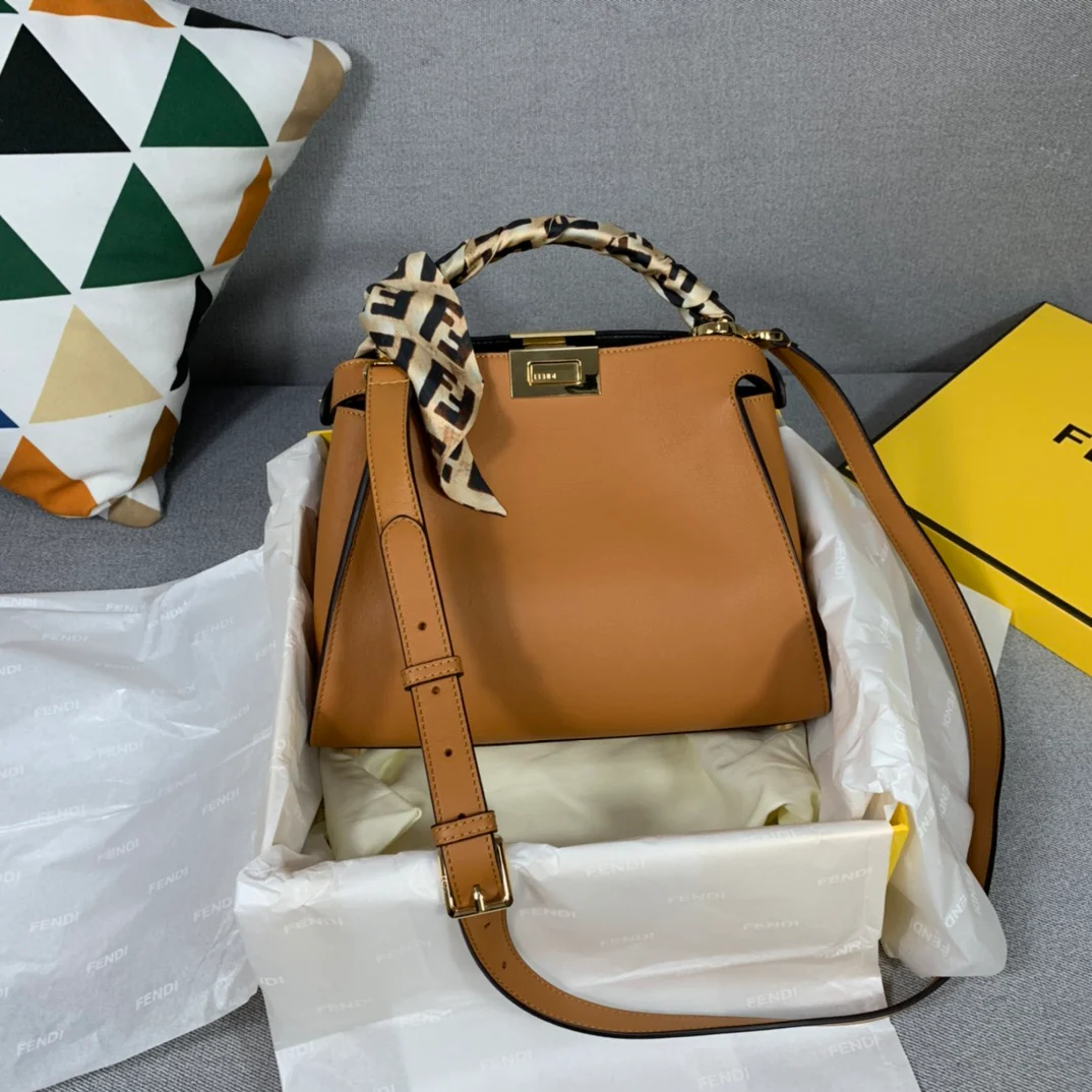 Сумка Fendi Peekaboo из коричневой кожи