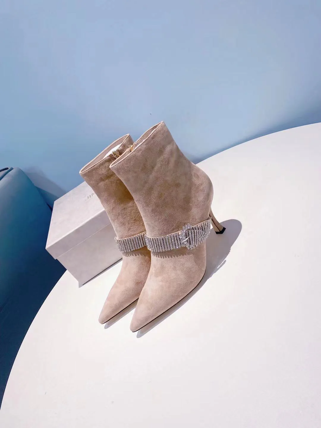 Ботильоны Jimmy на шпильке со стразами