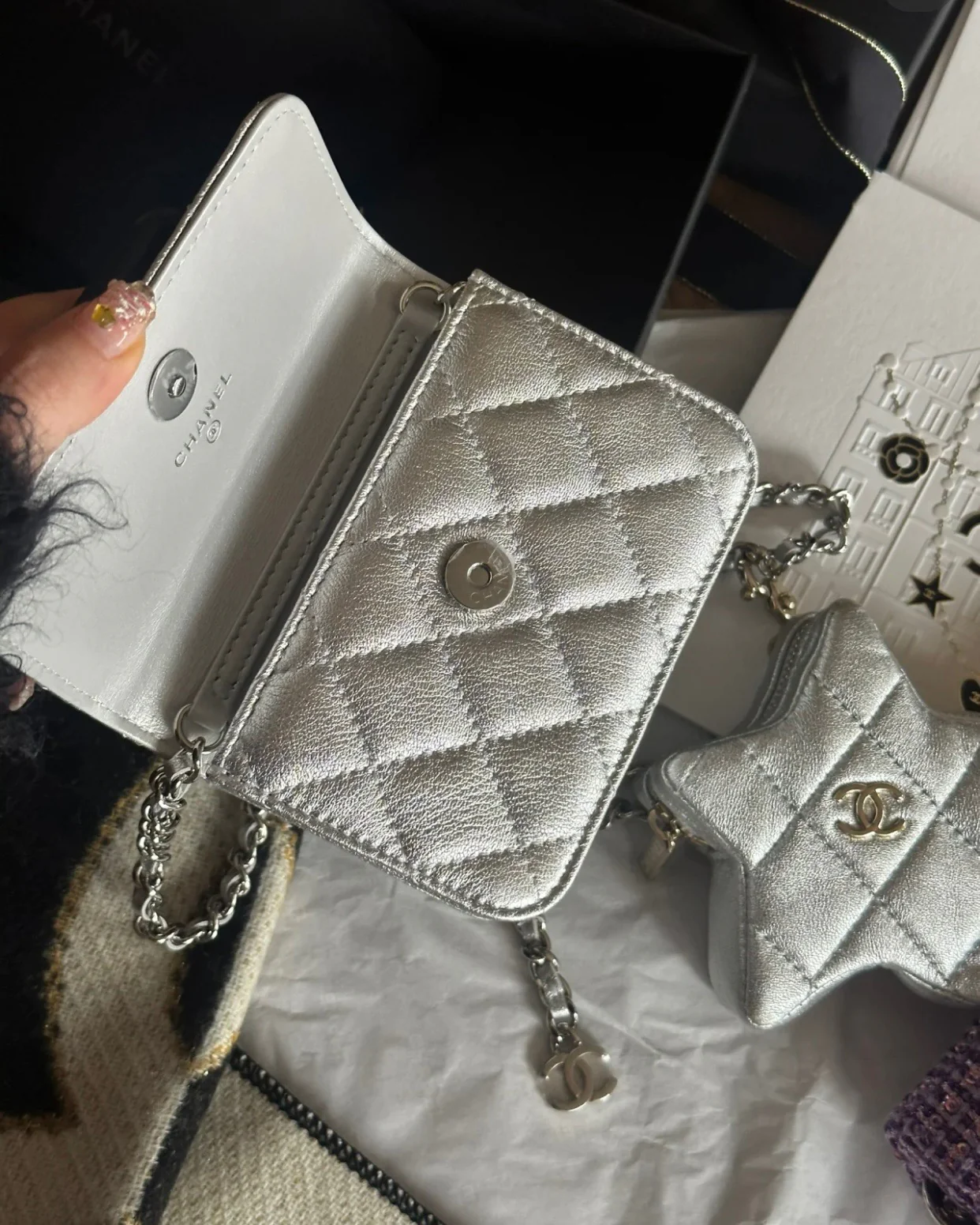 Новинка весны/лета от Chanel - Мини-сумка через плечо Chanel 24c - Серебристая