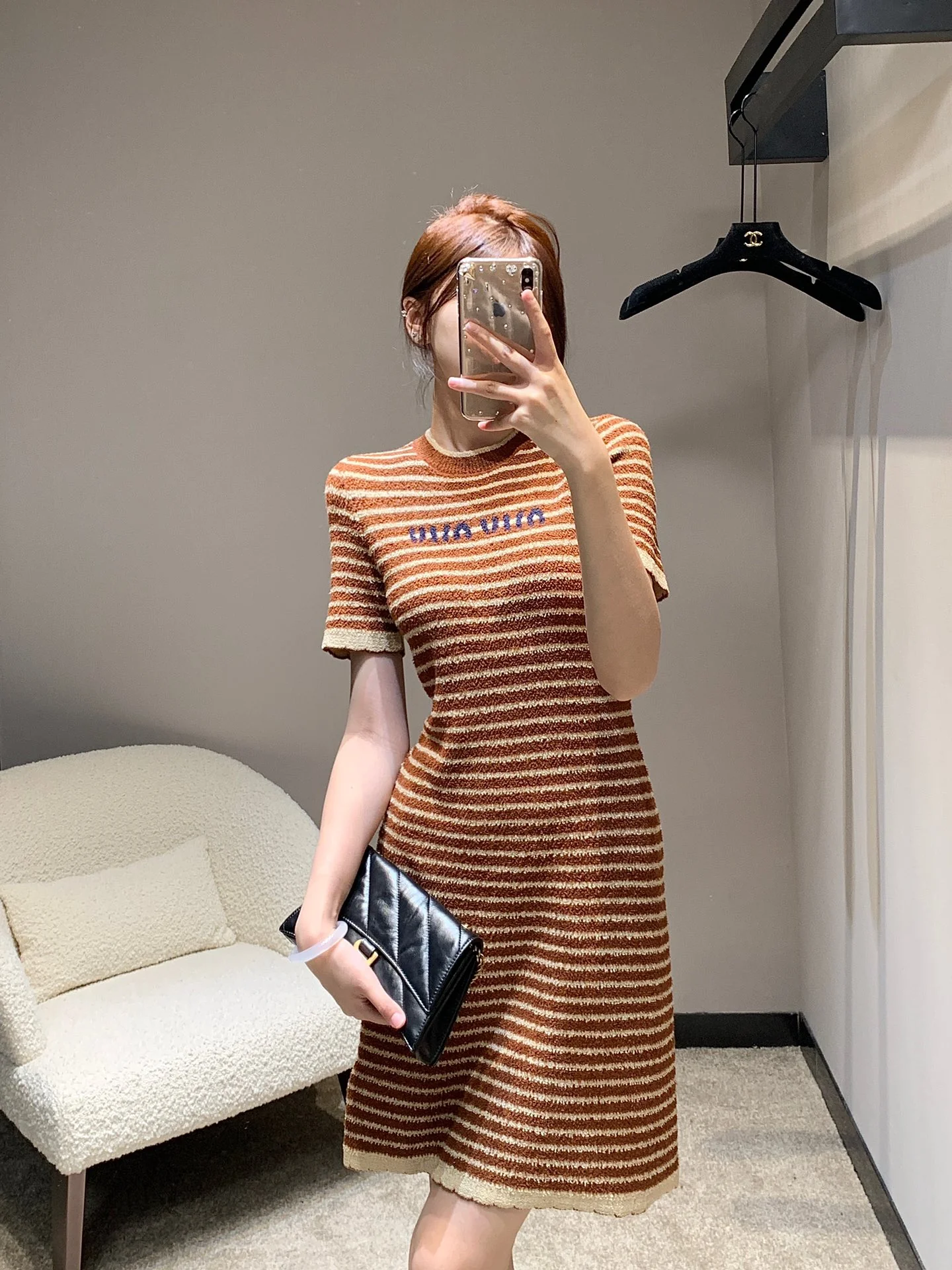 Miu Miu - 2404 - 24ss Весна/Лето Новый трикотажный комбинезон с короткими рукавами и логотипом в полоску и цветовыми блоками