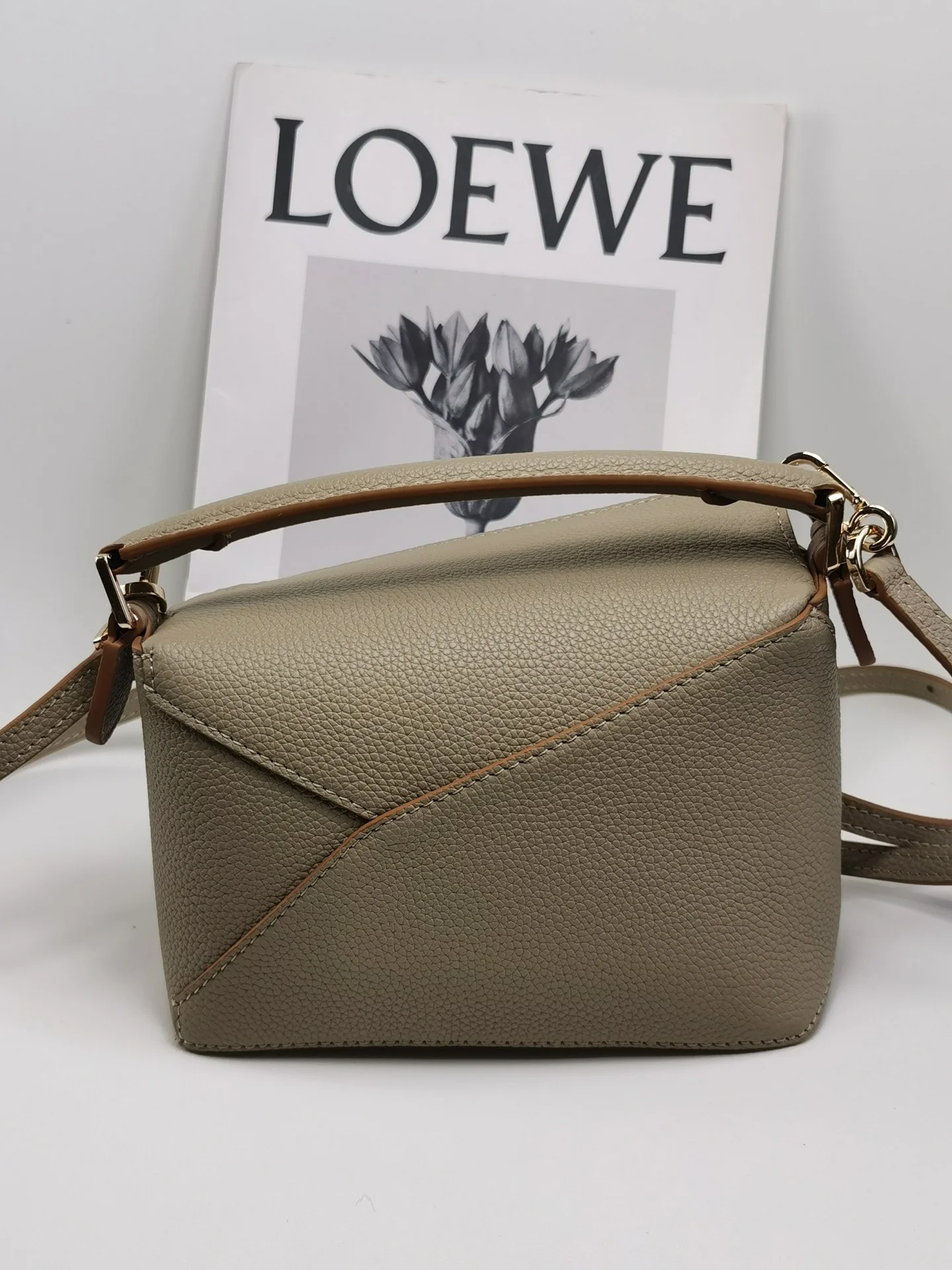 Loewe Puzzle, мини-версия из телячьей кожи, 1 шт.