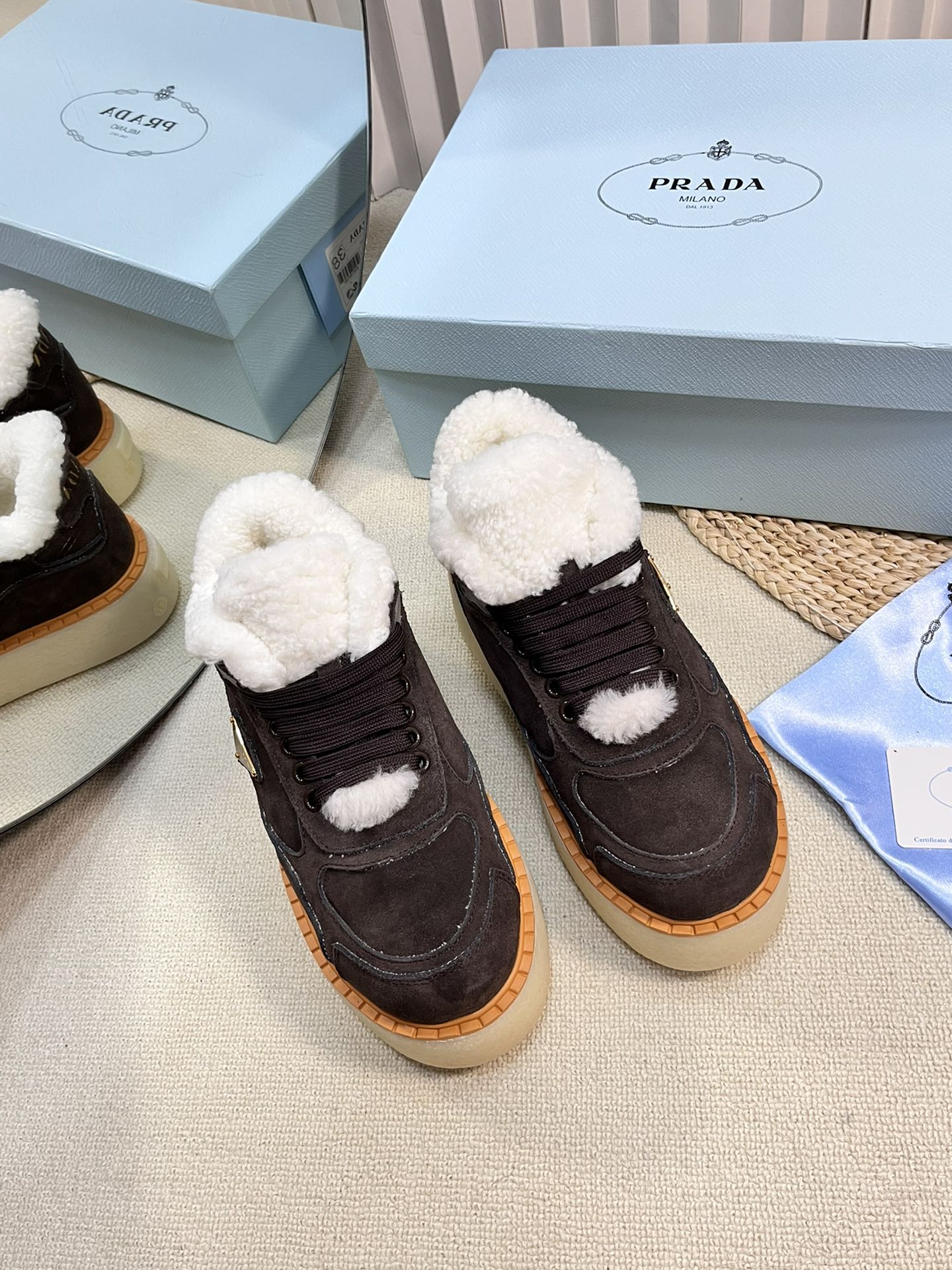 Повседневные шерстяные туфли Prada 2024 — темно-коричневые