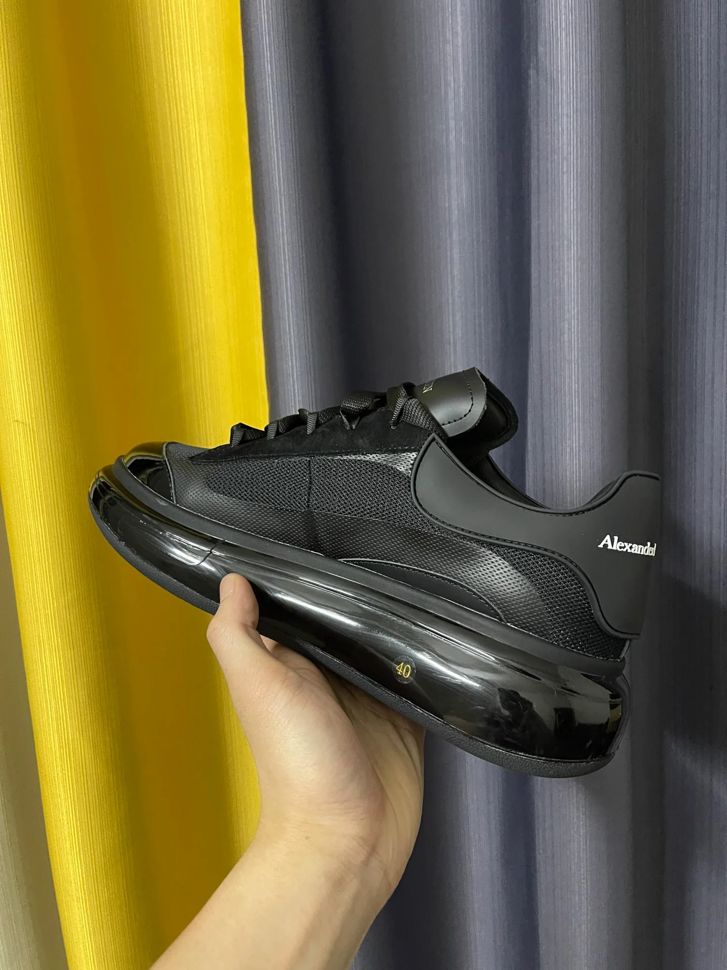 Классические белые кроссовки McQueen - унисекс - черная воздушная подушка