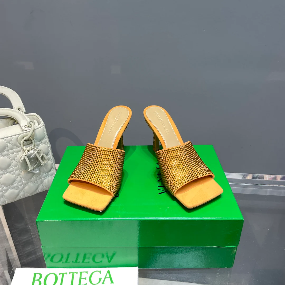 Сандалии на высоком каблуке из коллекции BV-2022 с подиума - 2 шт.