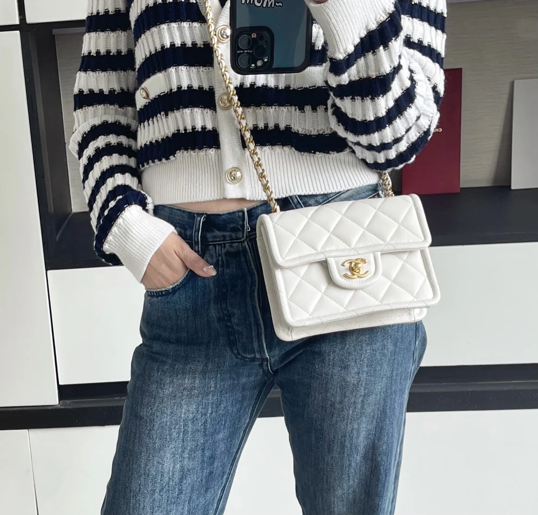 Маленькая булочка из тофу Chanel - белая