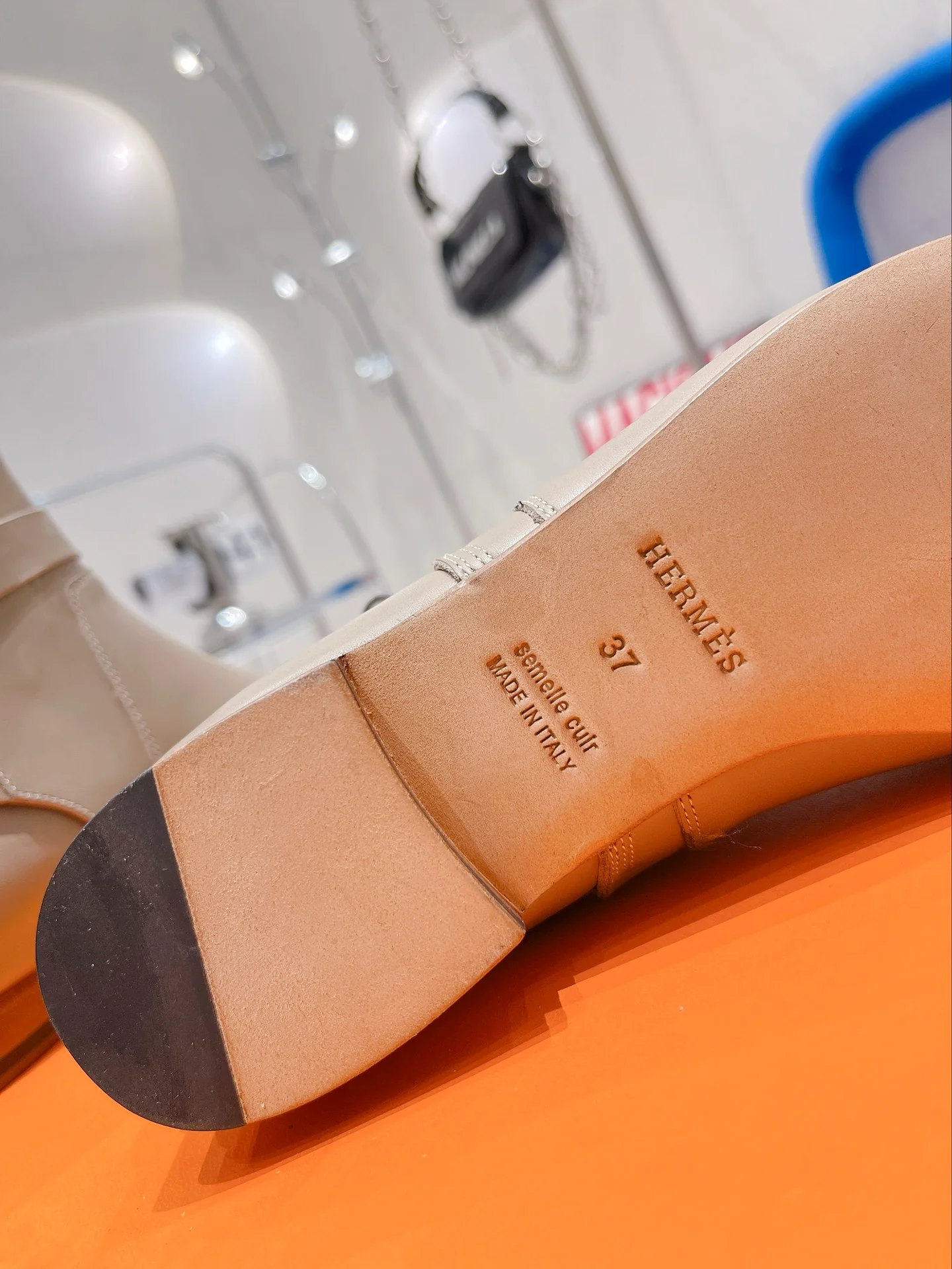 Новинка сезона осень/зима 2022 от Hermes - ботильоны Kelly с пряжкой.