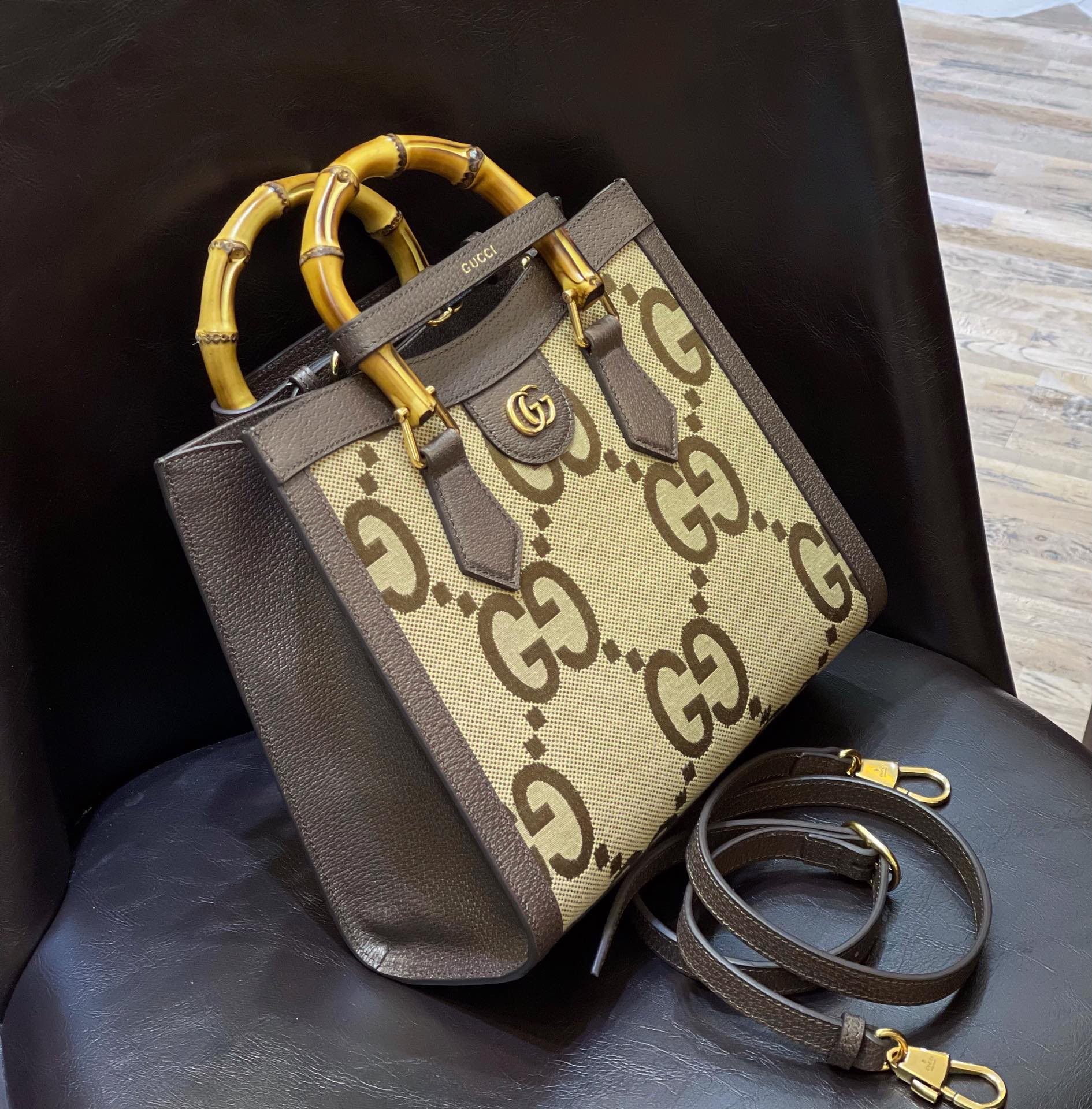 Сумка-тоут Gucci из канваса с принтом G-Flower и бамбуковой ручкой - 27x24x11 см