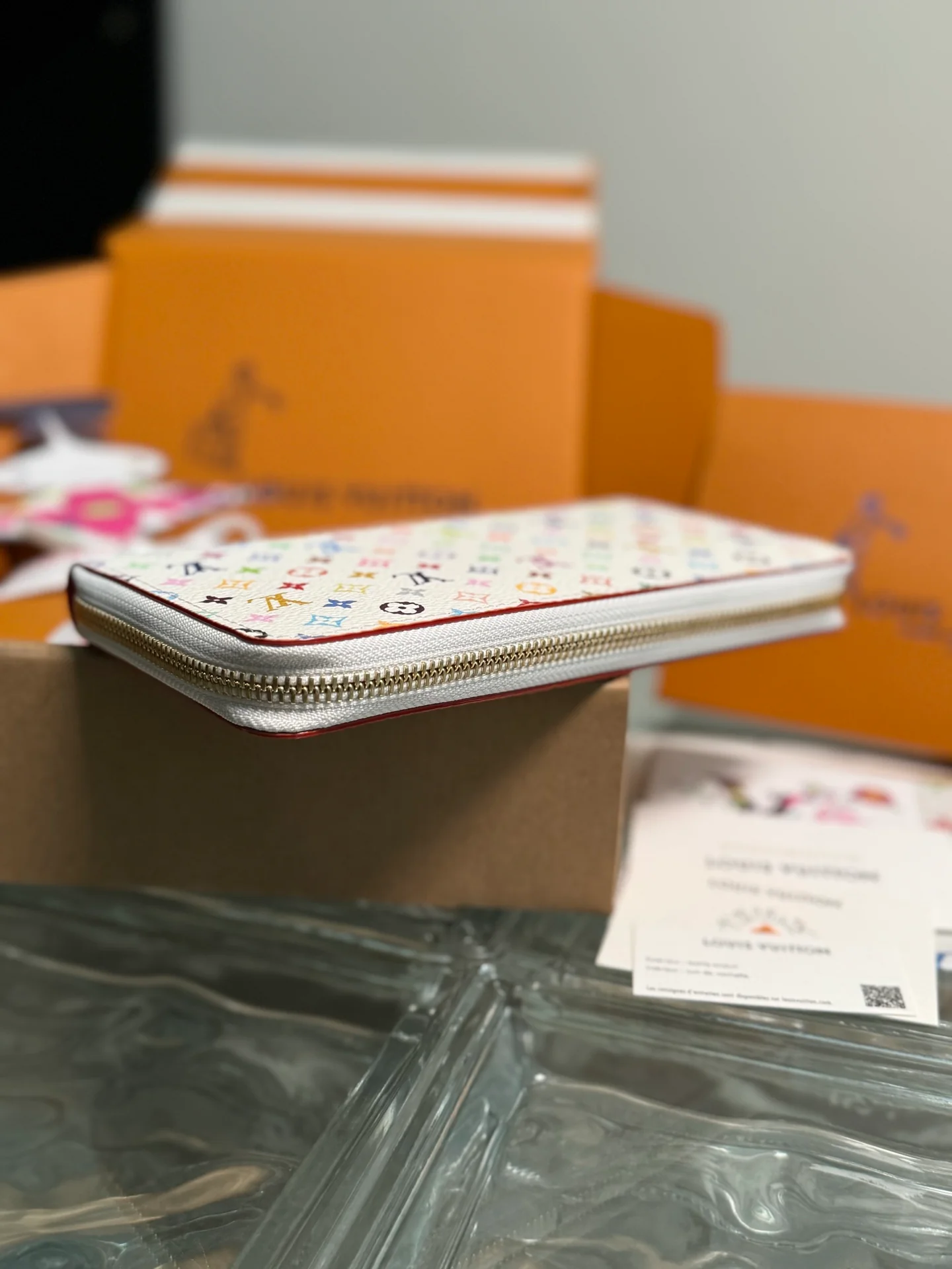 LV-m13922-zippy-wallet-pink and white