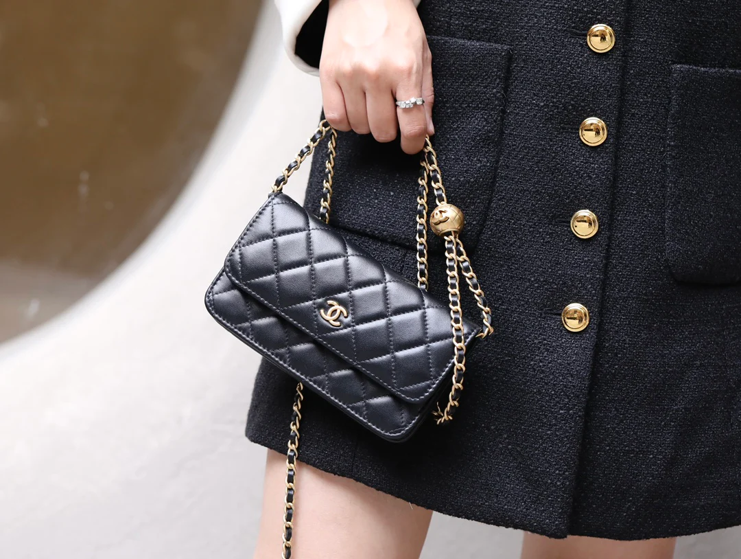 Chanel - Chanel - Золотой шар WOC - Черный