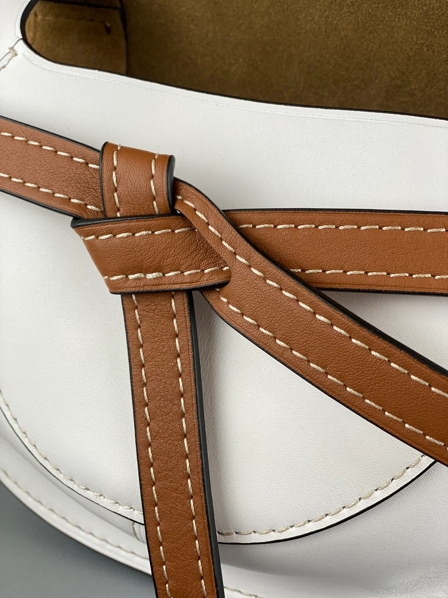 Loewe-gate-mini-21x12-5x9-5-cm-12