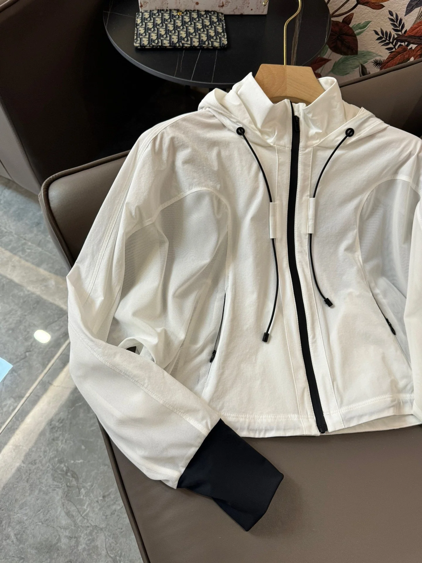 Новая солнцезащитная одежда Chanel 2403-24ss - белая.