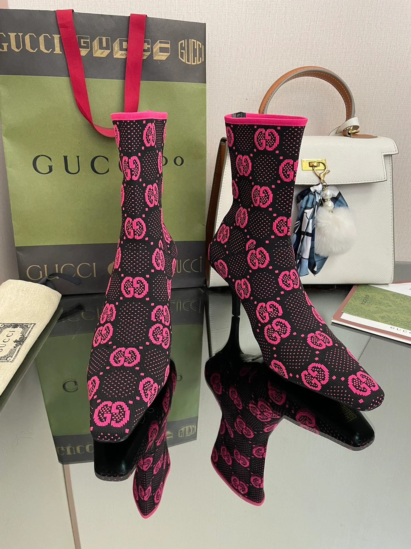 Ботильоны-носки Gucci с острым носком на шпильке - персикового цвета