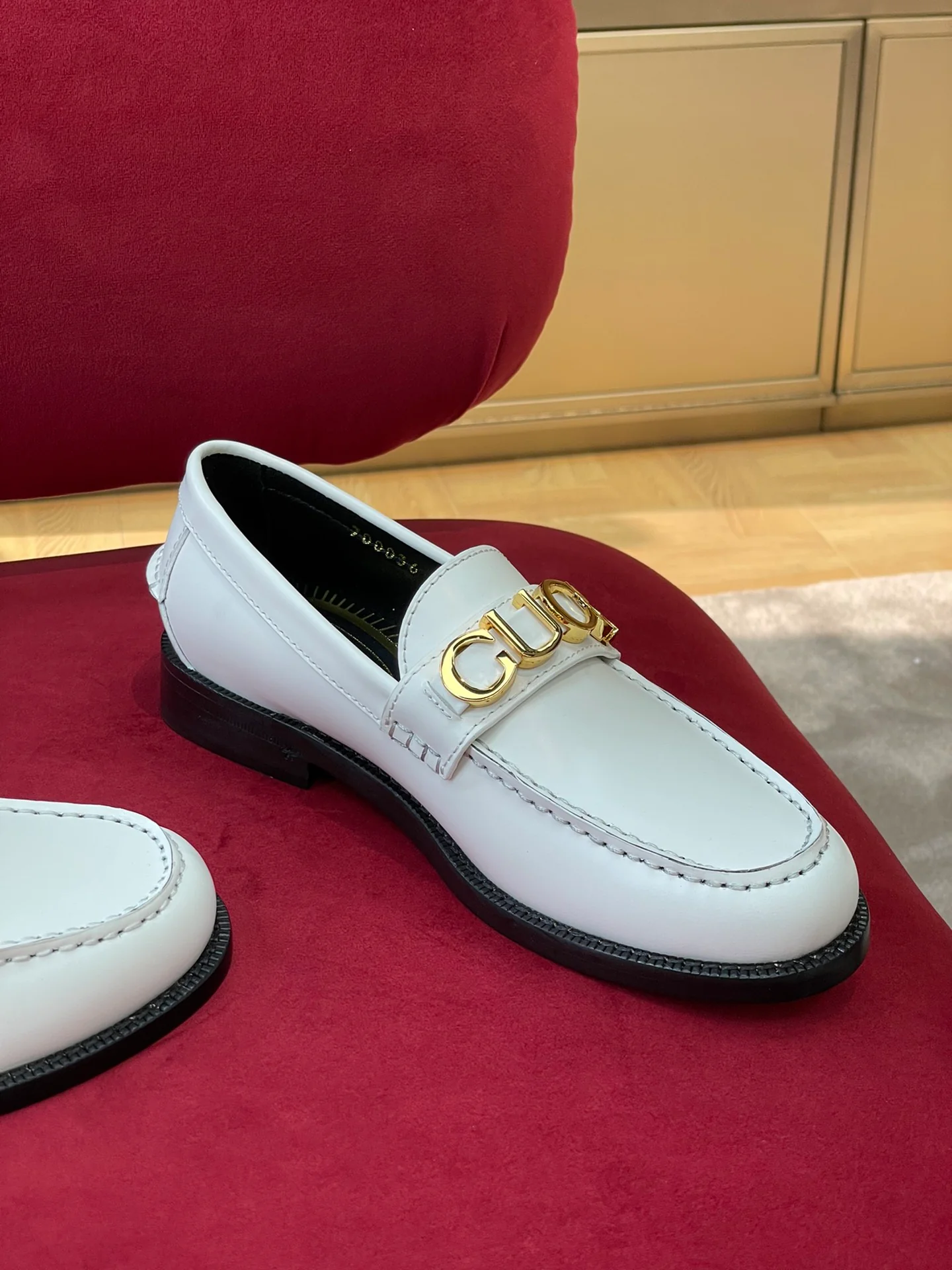 Новинка сезона осень/зима 2022 от Gucci - Лоферы - Белые