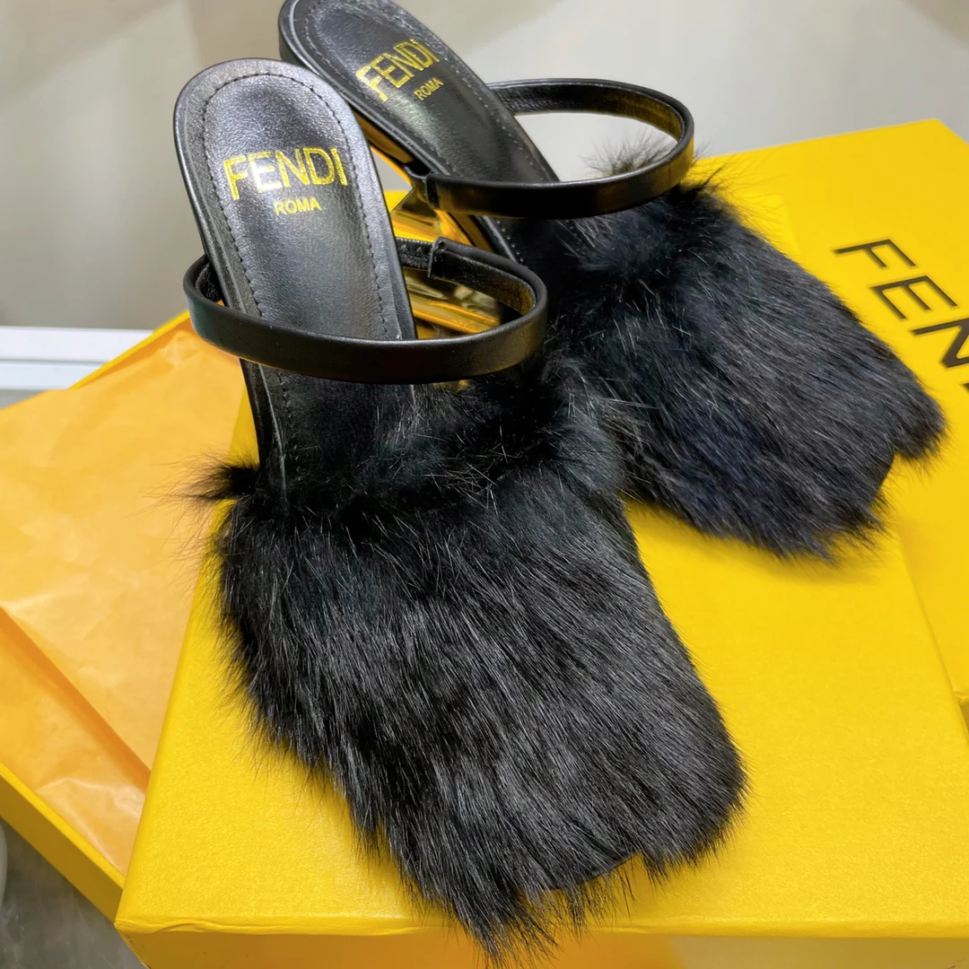 Fendi - Меховые тапочки на высоком каблуке