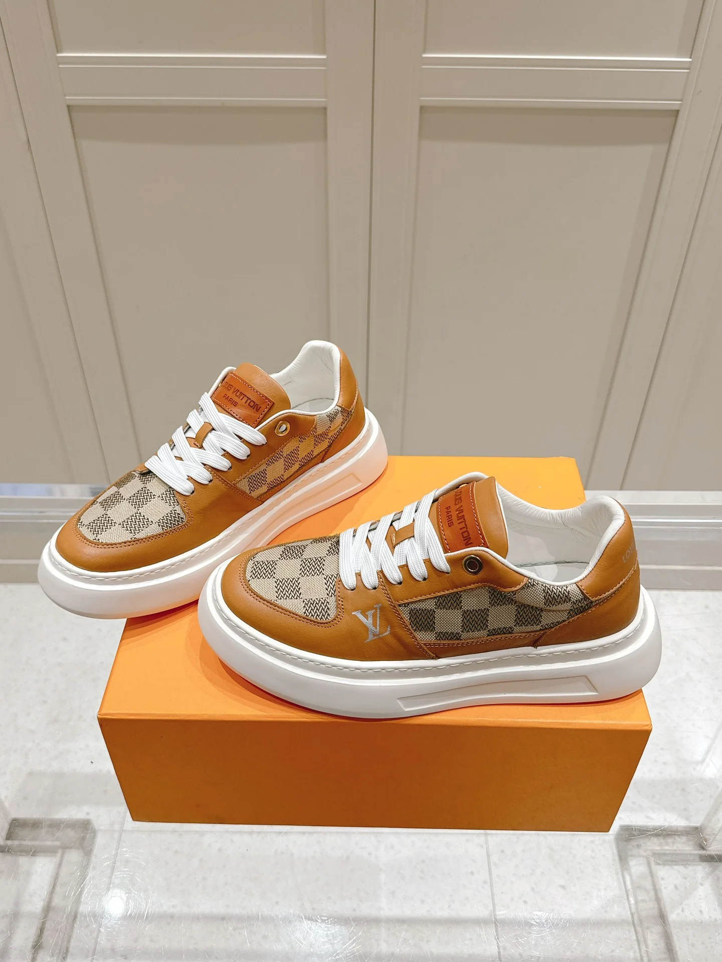 Повседневные туфли LV-2024 в клетку, кофейного цвета.