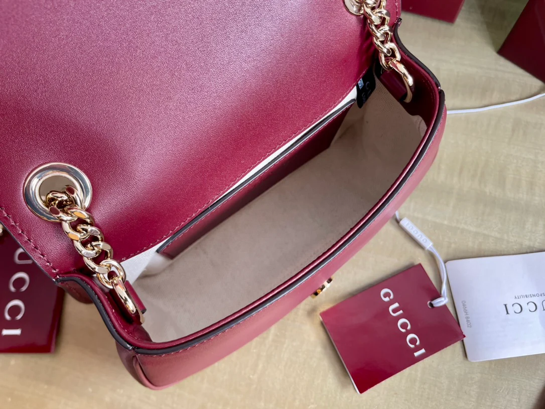 Ремешок на плечо Gucci 2025 из кожи с золотой цепочкой - красный