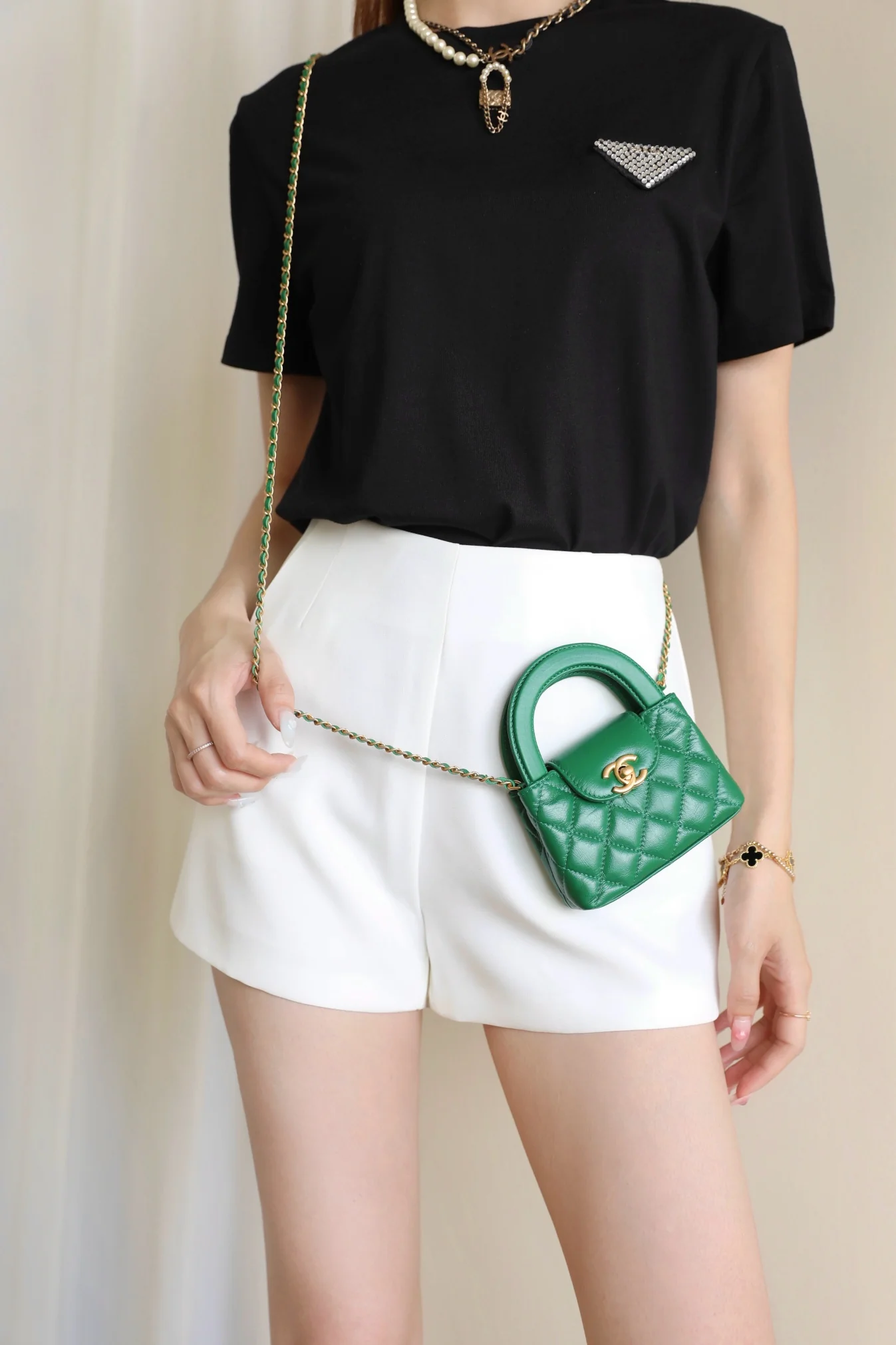 Мини-сумочка Chanel Kelly на цепочке - изумрудно-зеленая