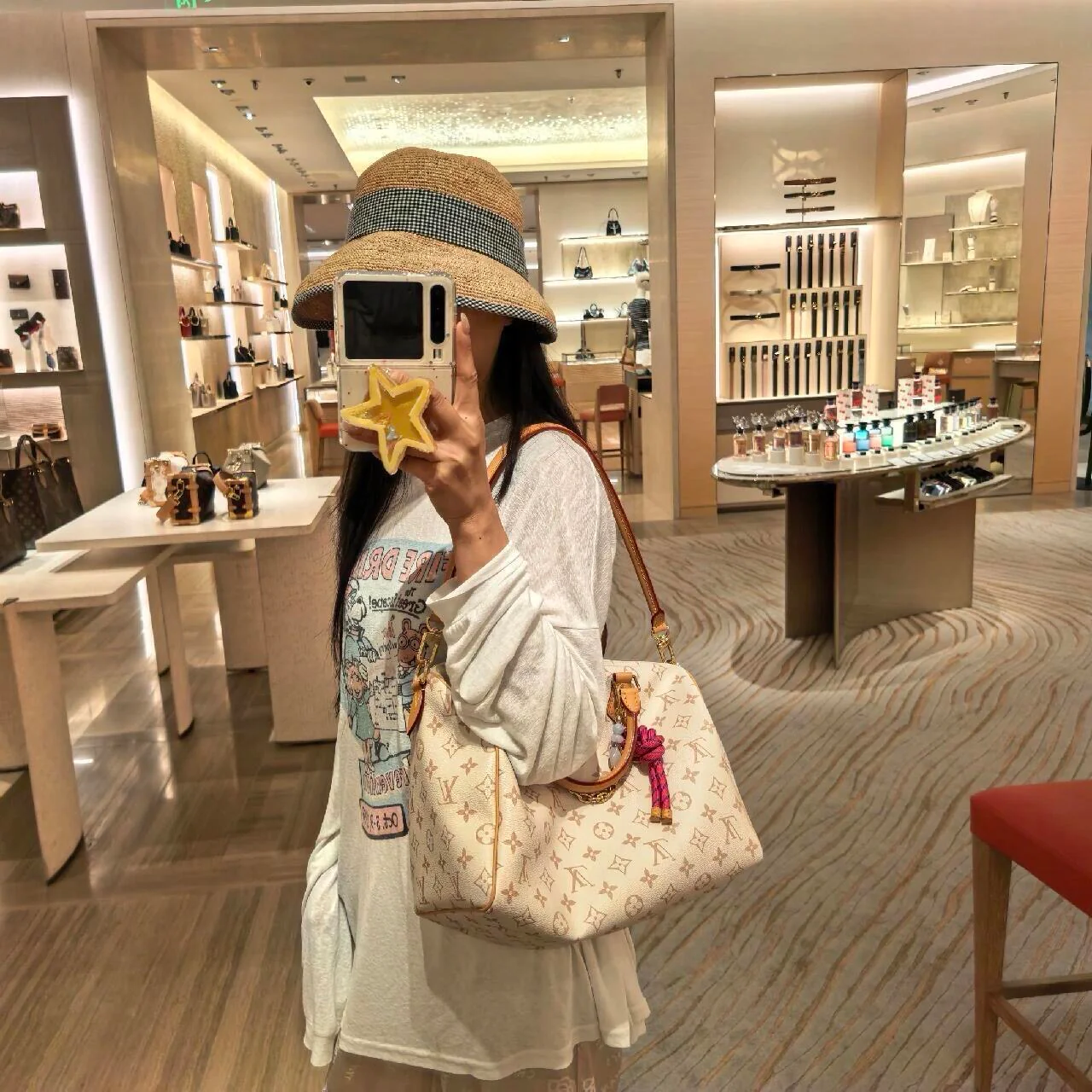 LV-m15108-speedy-soft-30-lucky handbag-white floral pattern