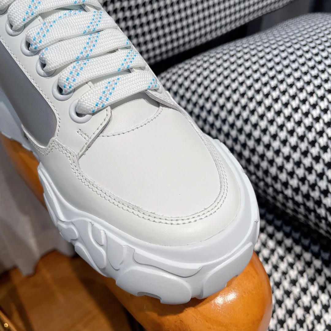 McQueen - Новые кроссовки - White Tail