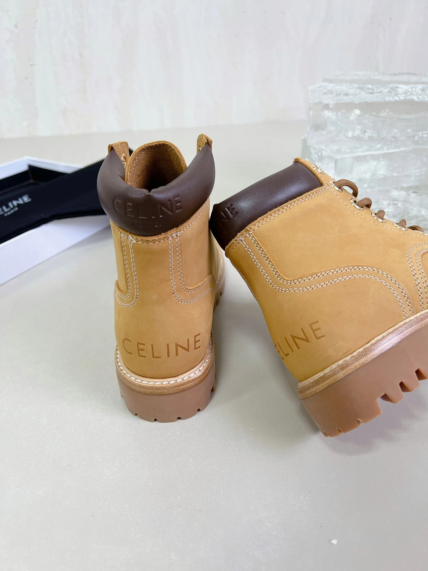 Ботинки Celine 22aw Classic Dr. Martens