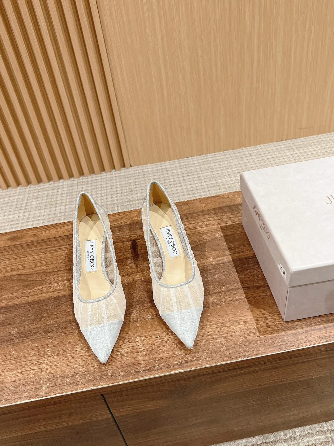 Туфли на высоком каблуке Jimmy Mesh с острым носком - белые