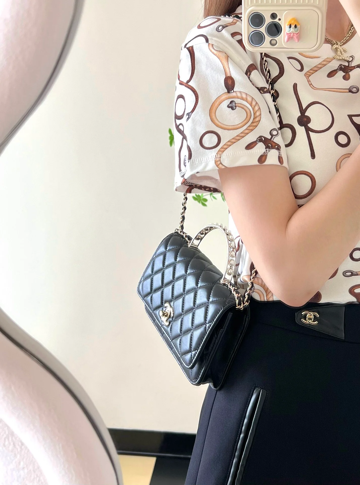 Chanel - Жемчужная сумочка WOC - Черная