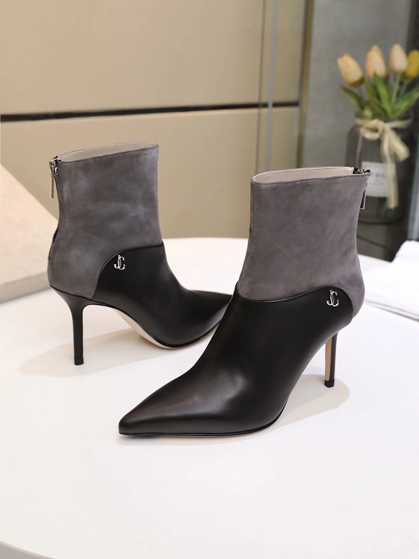 Ботинки Jimmy с острым носком на высоком каблуке - 1