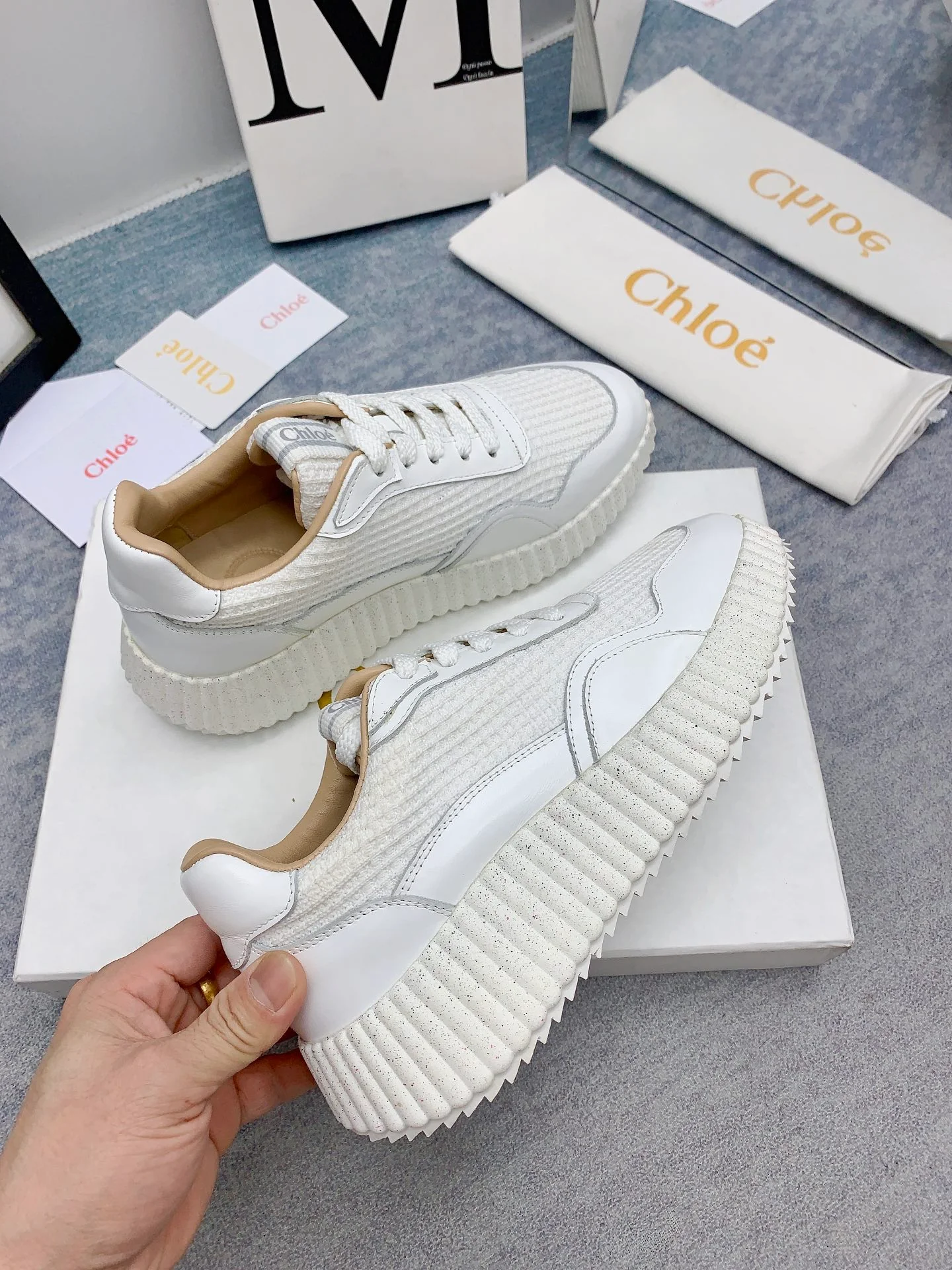 Кроссовки Chloe Nama из серии Rainbow - белые.