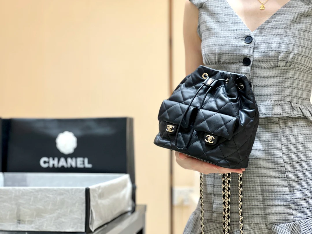 Рюкзак Chanel 23B — черный