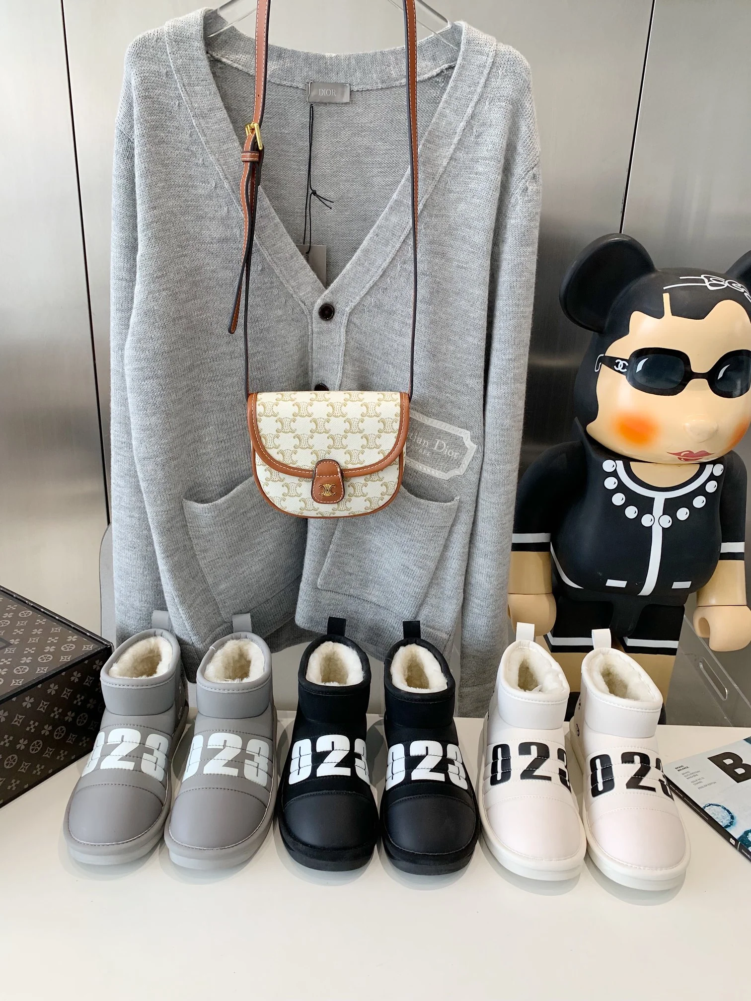 зимние ботинки с буквой LV