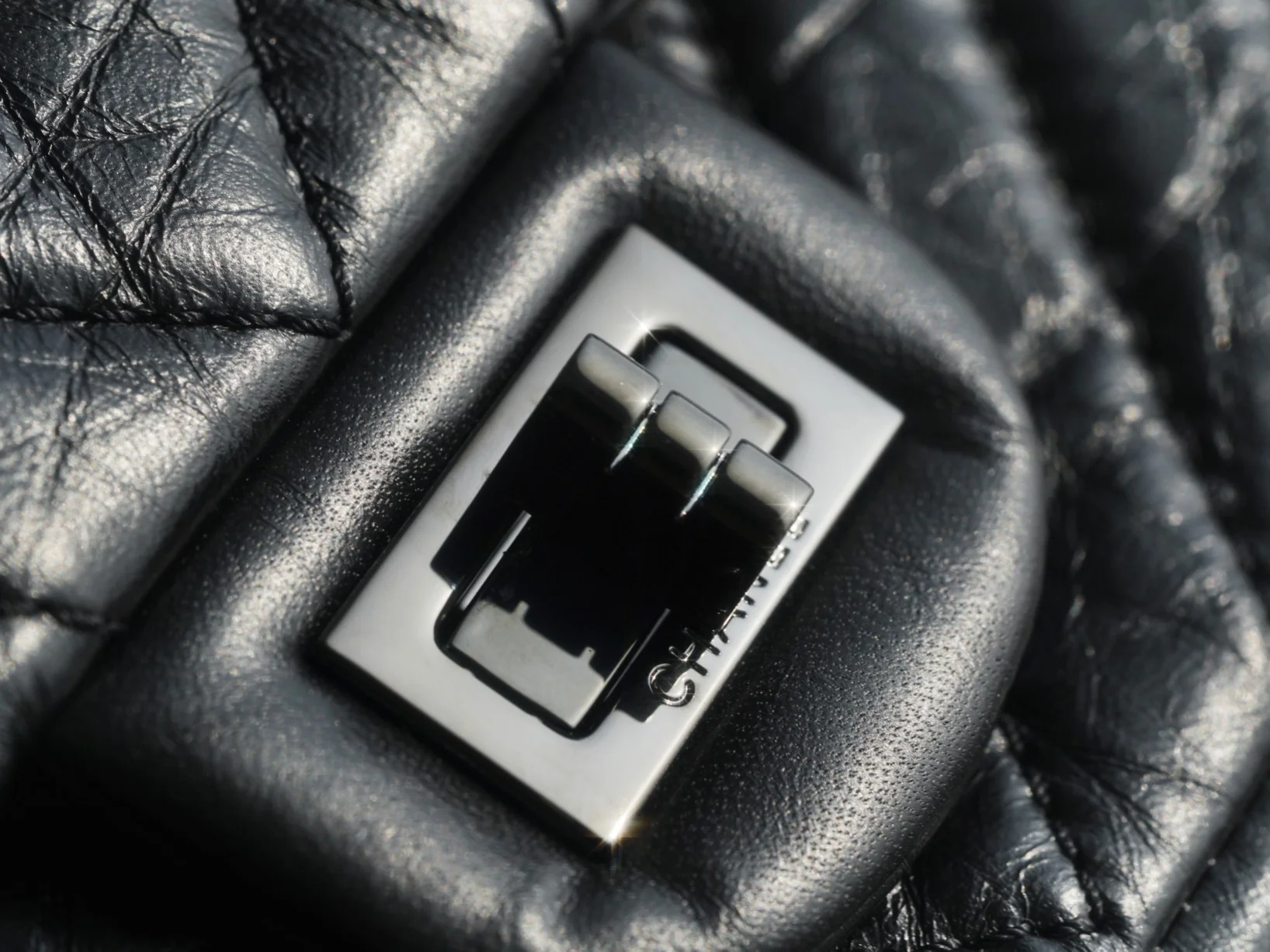 Chanel 2-55 - Черная застежка с V-образным узором - Кожа теленка, 24 см