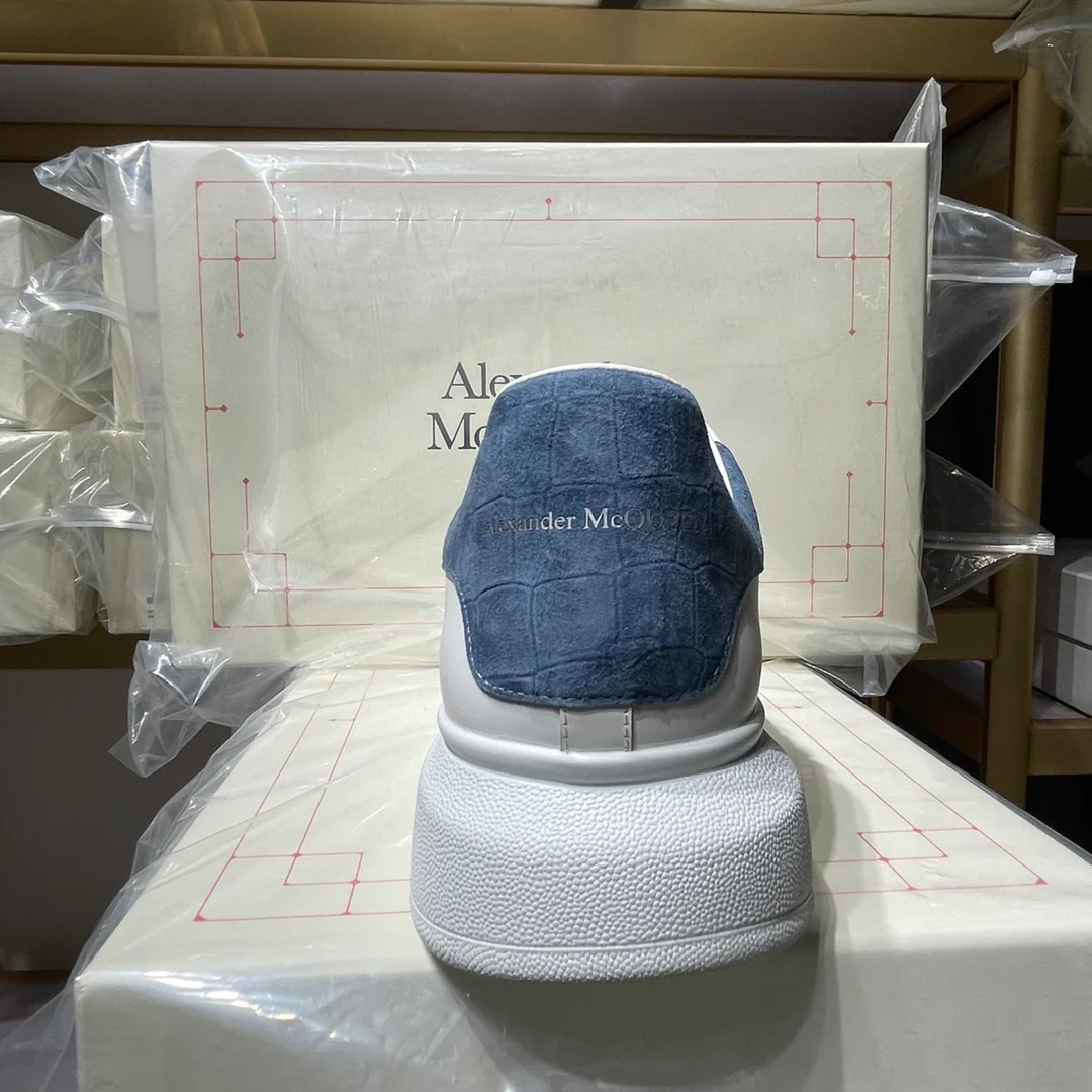 Классические белые кроссовки McQueen - унисекс - пыльно-голубой крокодиловый узор с замшевой пяткой - Премиум-издание