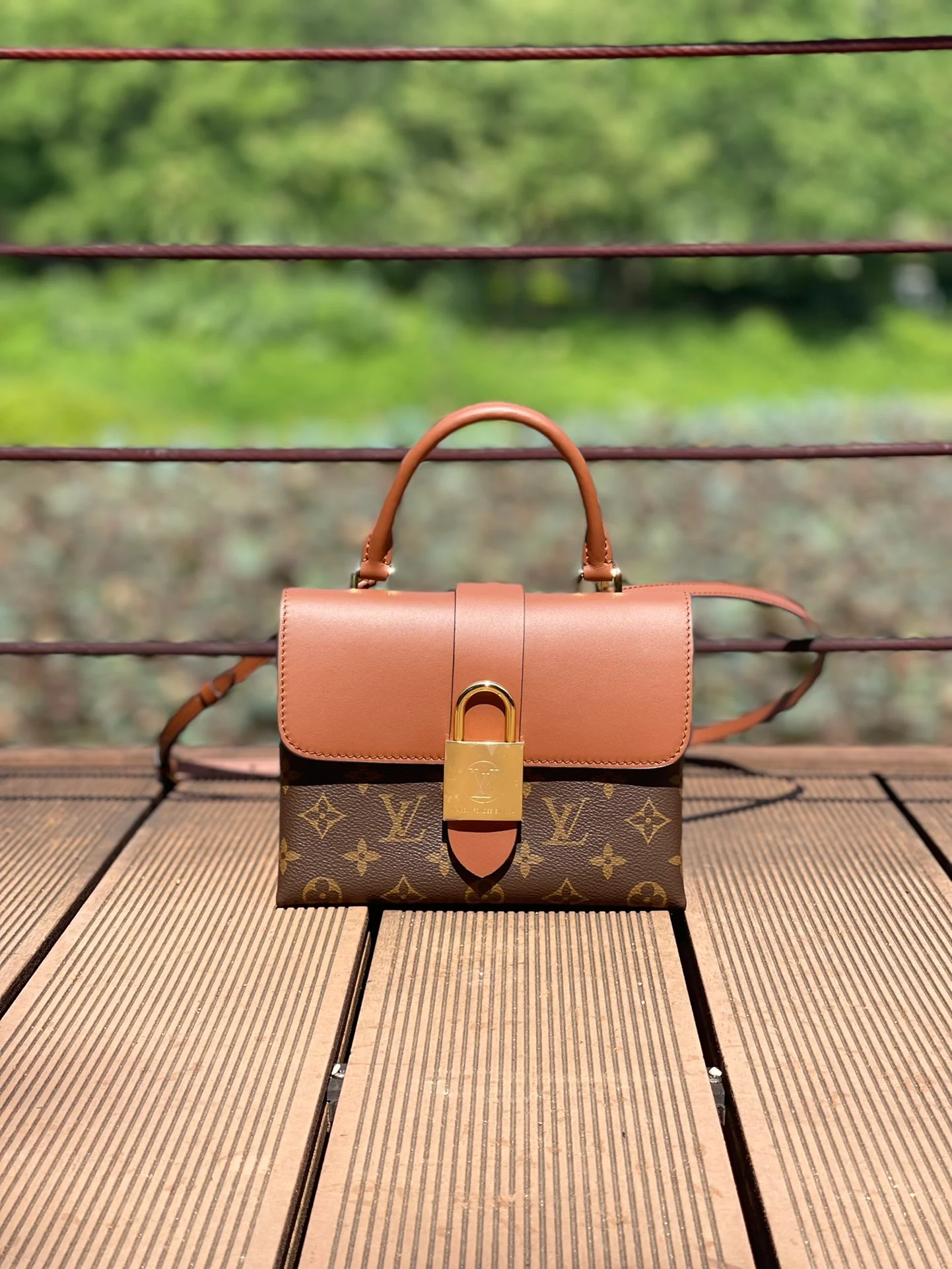 m44654-LV-locky-pad bag-caramel color