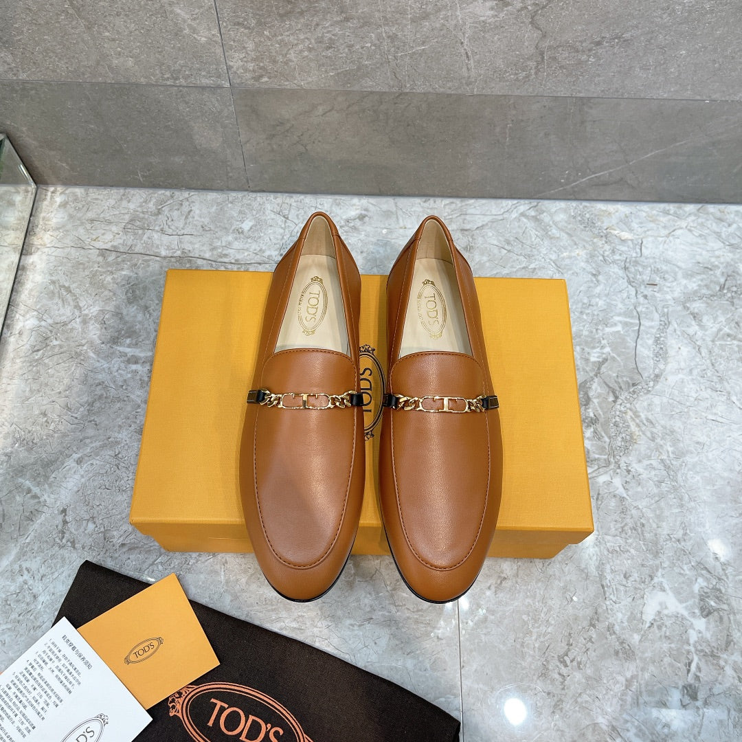 Tods - Сдержанные лоферы с тонкой цепочкой