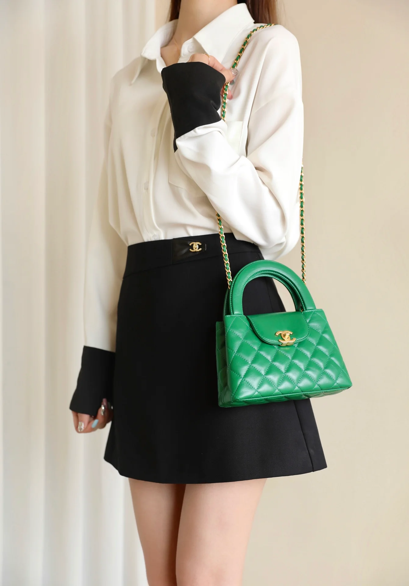 Сумка Chanel Kelly Chain, большая, изумрудно-зеленая.