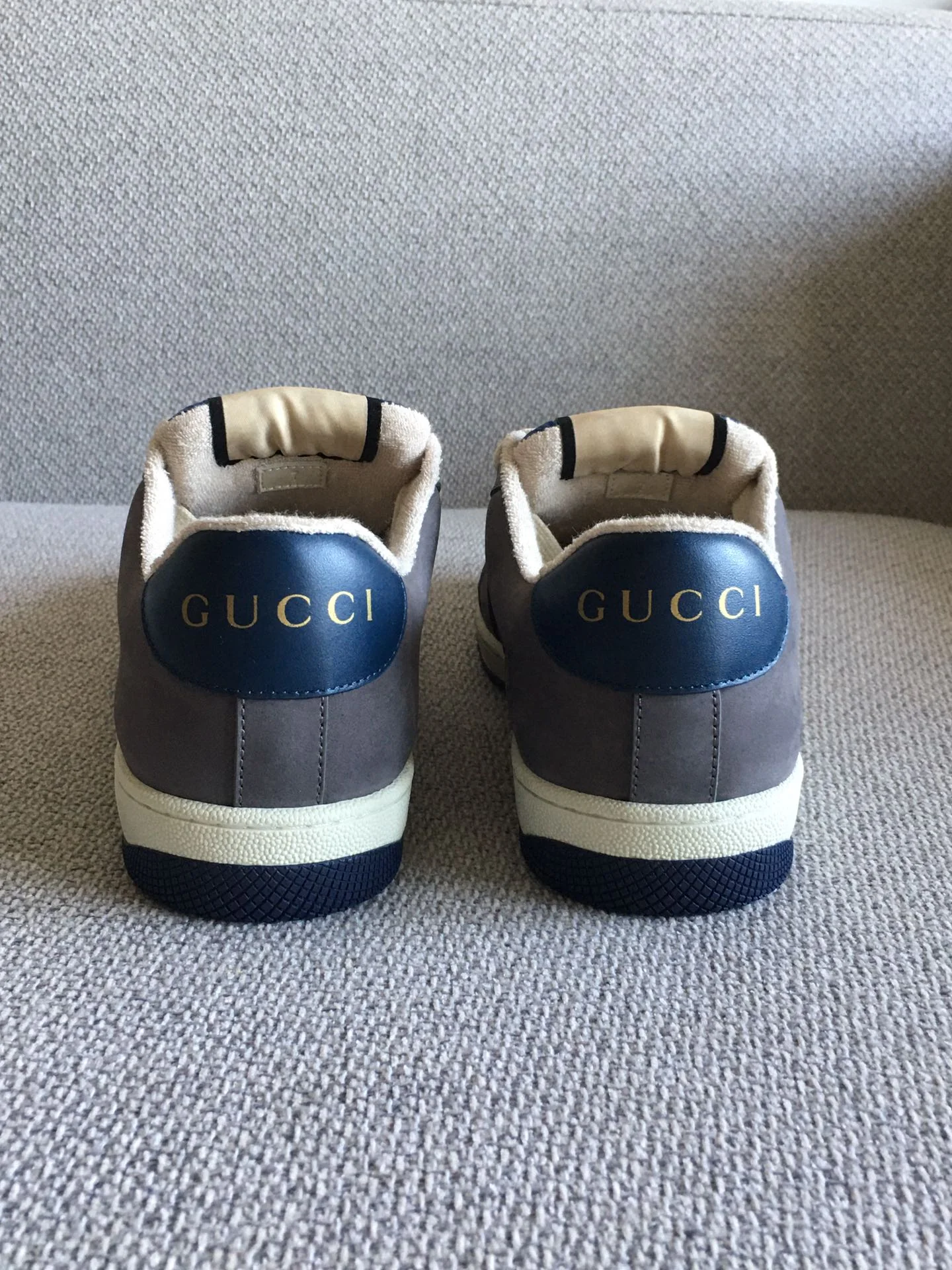 Новинка Gucci 2023 года - Кроссовки с эффектом потертости - Синие