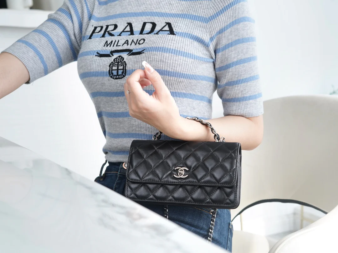 Chanel - Новая гармошка с ручками, украшенными стразами - Черная