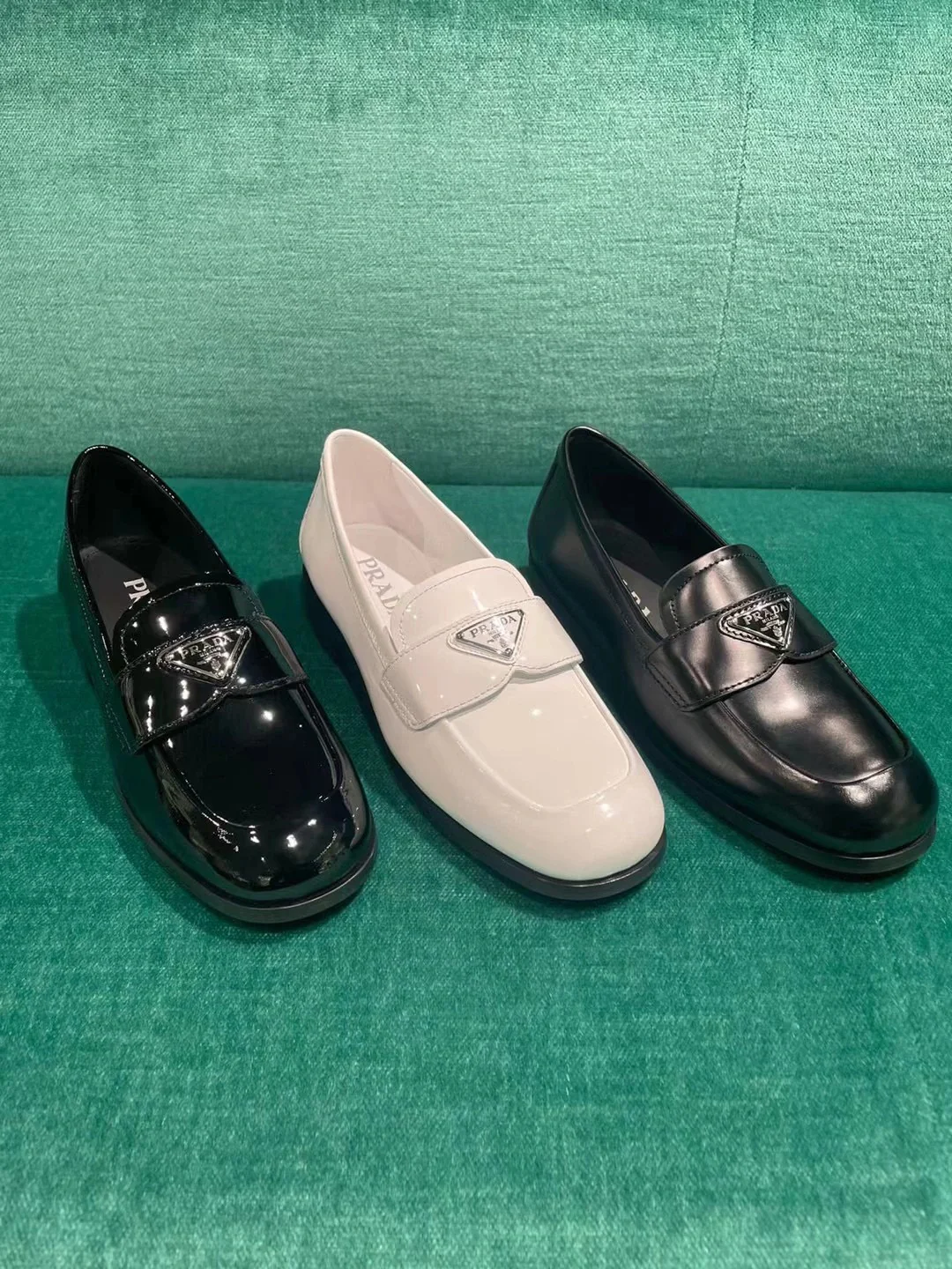 Обувь Prada в афро-стиле