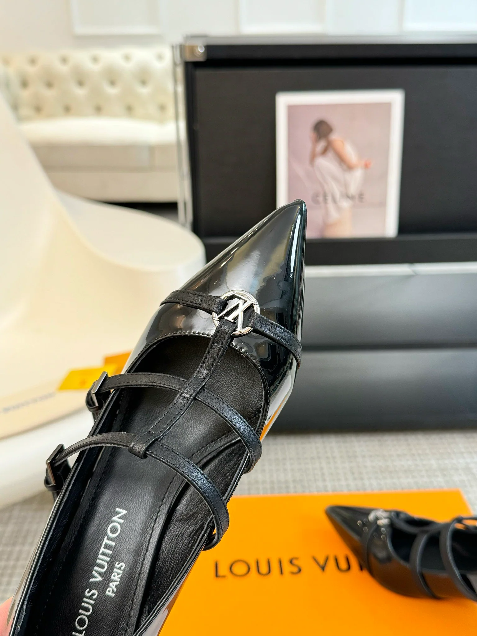 Туфли на высоком каблуке LV-2024 с двойным ремешком и острым носком - черные