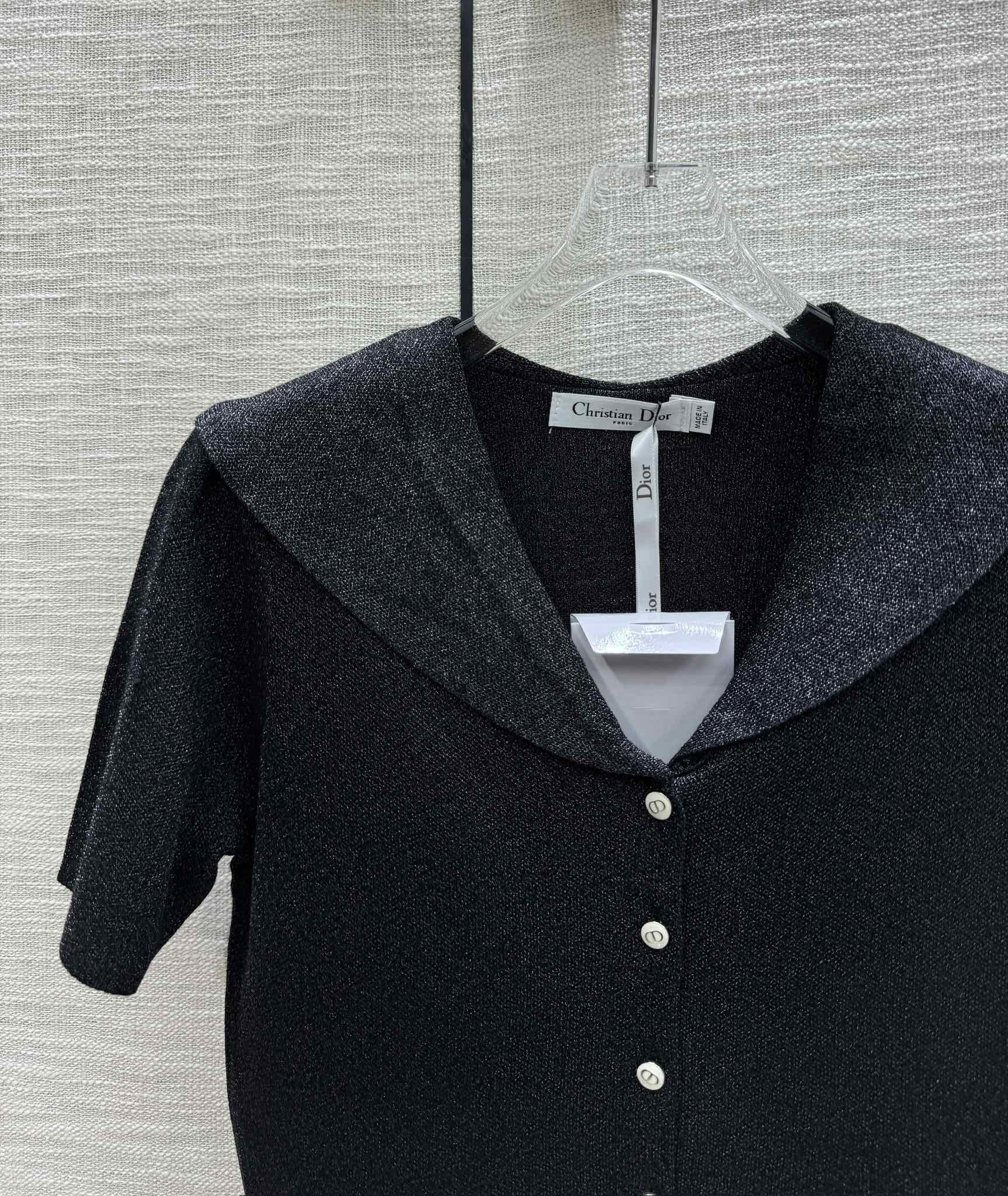 Dior - Коллекция ?Ранняя весна? 2403-24: воротник-стойка, воротник-шаль, трикотажная кофта с коротким рукавом - Черная