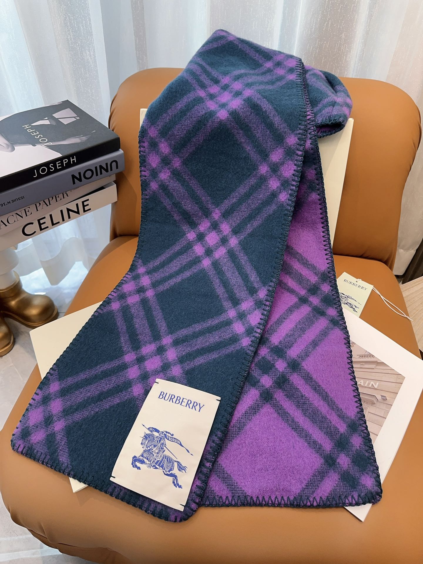 Шарф Burberry в клетку 2024 года - фиолетовый