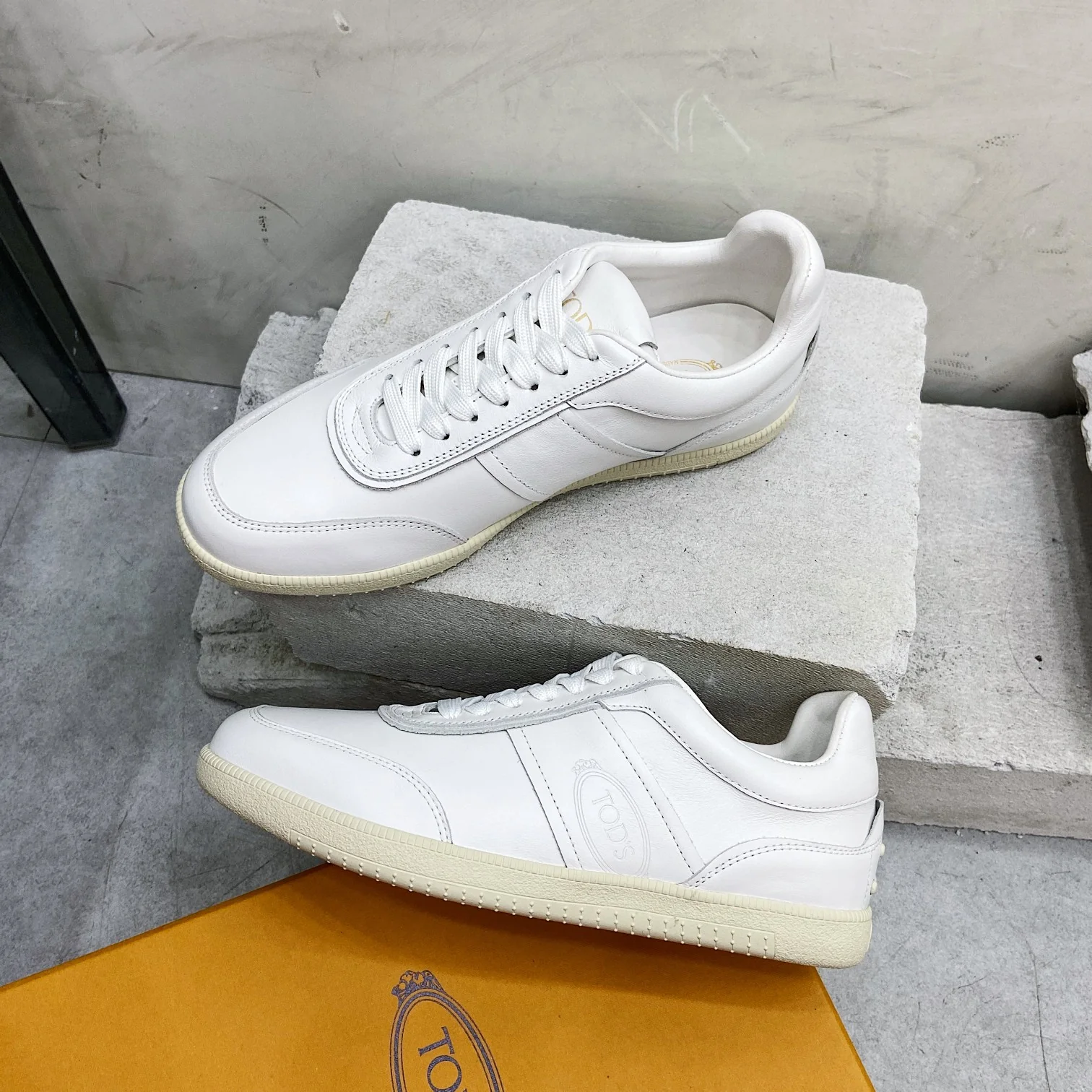 Tods - Туфли на плоской подошве - Повседневная обувь - Белые кроссовки